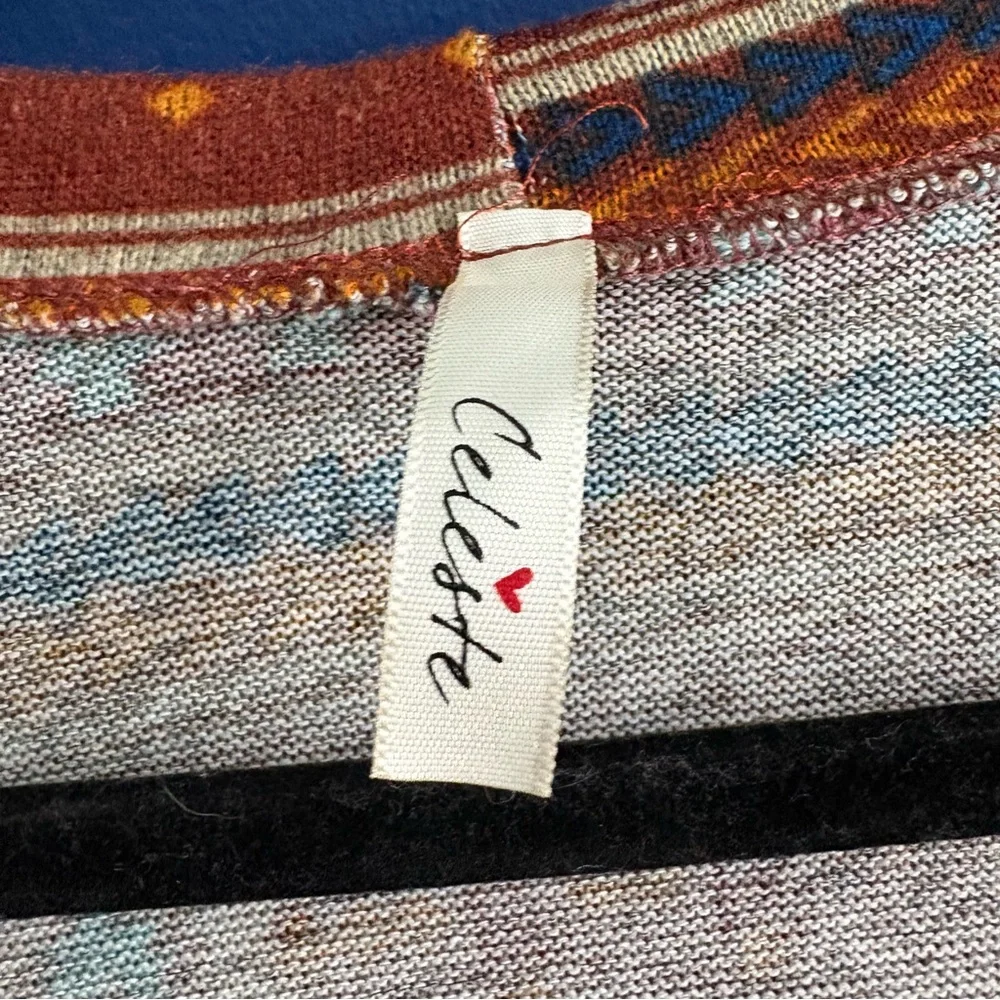 Celeste Multicolor Geometric Knit Cardigan - Picture 7 of 7